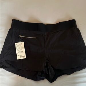 Athleta Mod Trekkie Black Shorts
